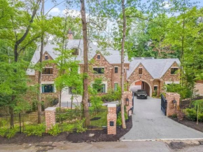 Adams Mansion, 10K Sqft, 7BD/7BA, 15min to Airport